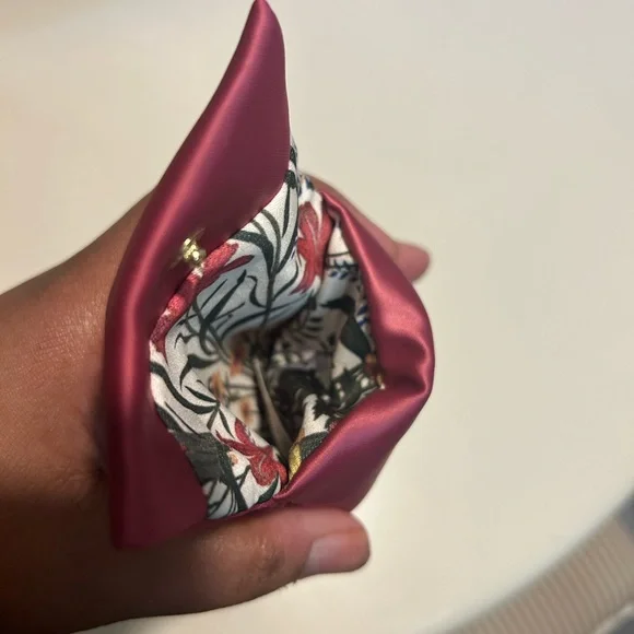 Gucci Floral Beauty Mirror - Gold and Pink - Picture 6 of 11